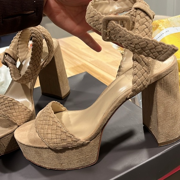 Vince Camuto platform chunky heel TAN SUEDE 8.5 - Picture 2 of 3